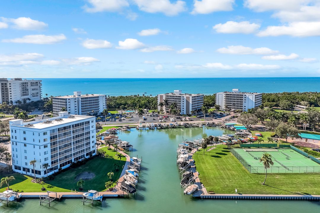 21 Bluebill Ave, Naples, FL 34108