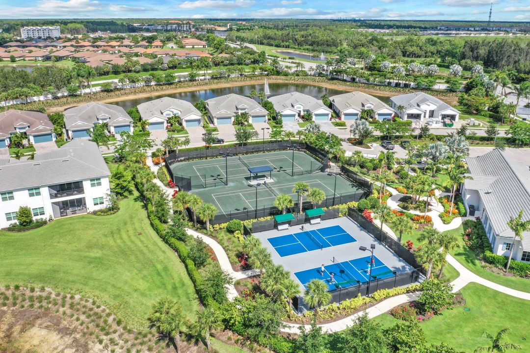 8959 Redonda Dr, Naples, FL 34114