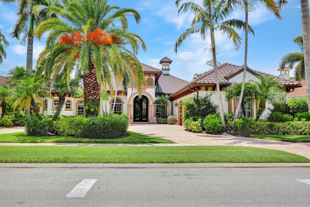 2743 Olde Cypress Dr, Naples, FL 34119