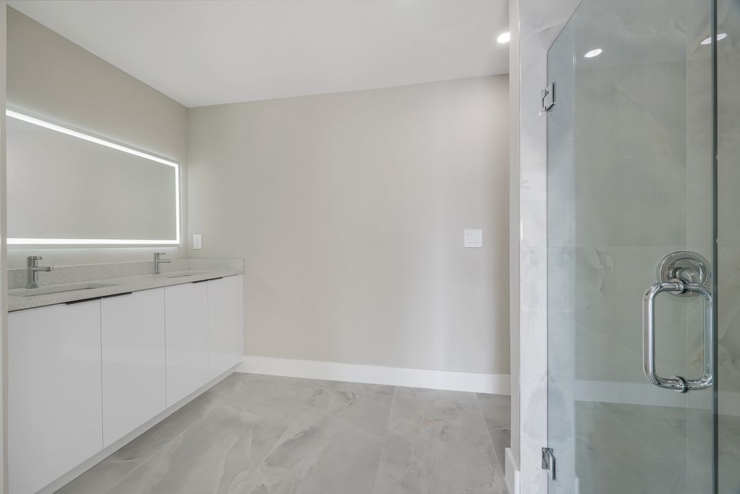 2823 NE 5th Pl, Cape Coral, FL 33909