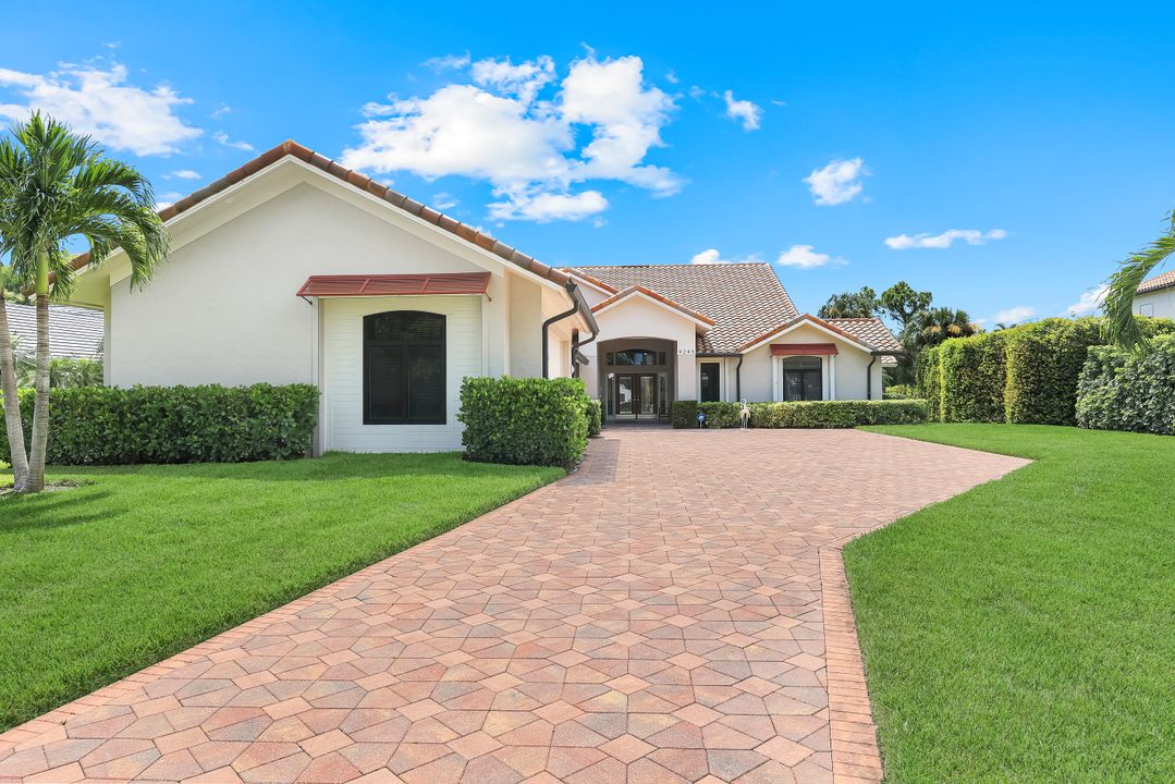 9245 The Ln, Naples, FL 34109