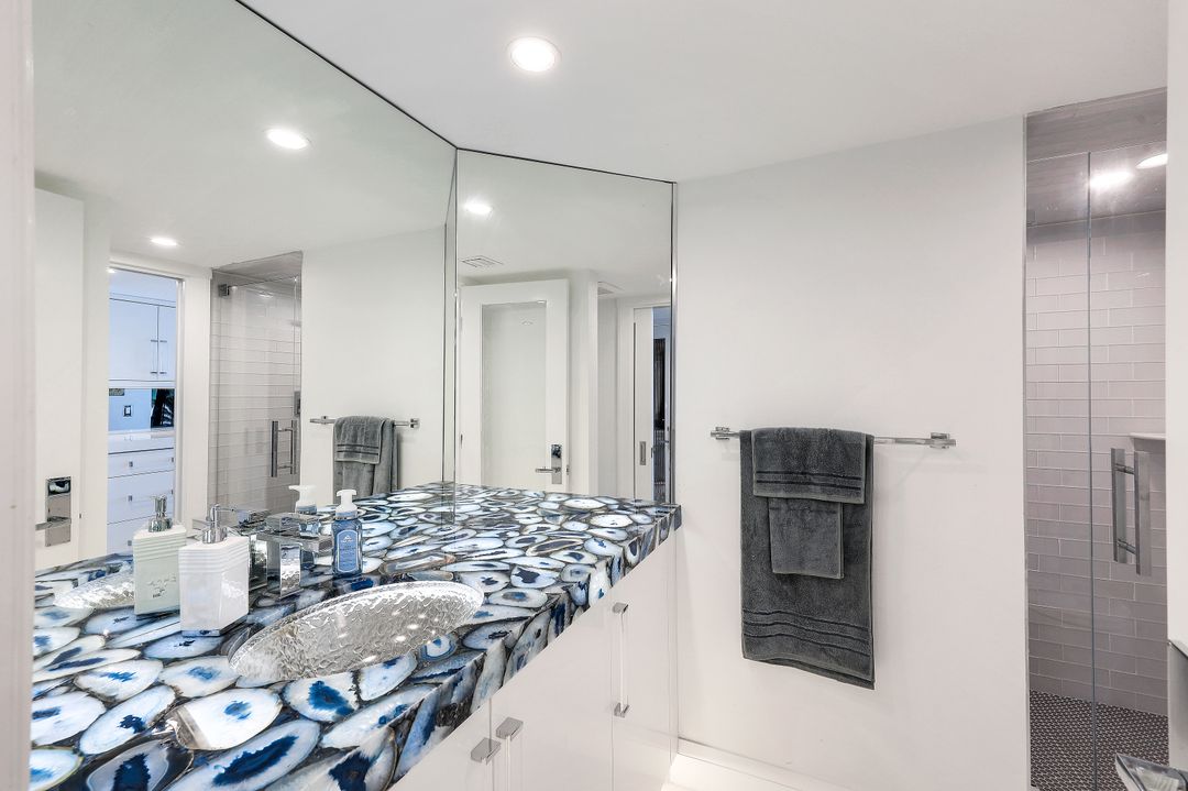 4551 Gulf Shore Blvd N #1003, Naples, FL 34103