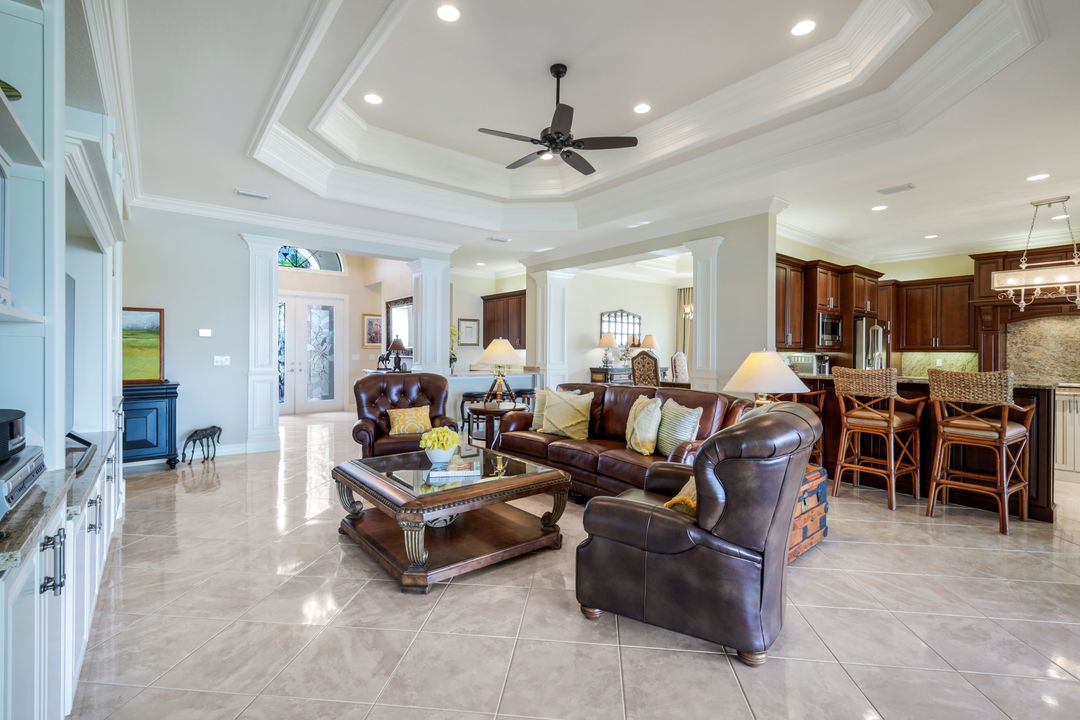 2915 Cinnamon Bay Cir, Naples, FL 34119