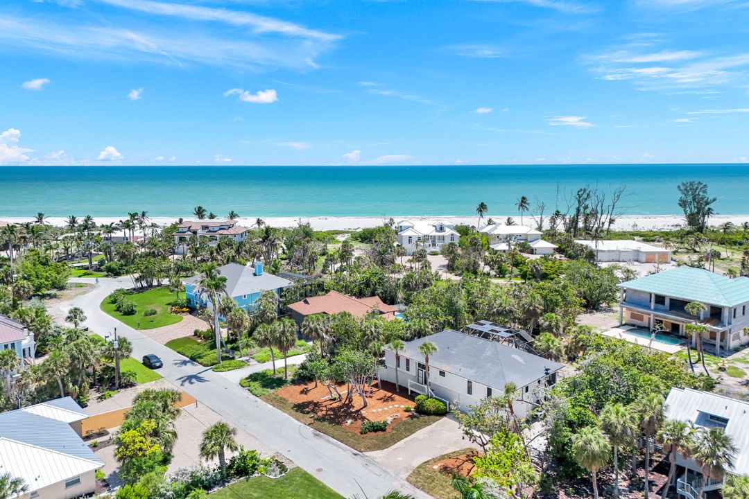 1043 Blue Heron Dr, Sanibel, FL 33957