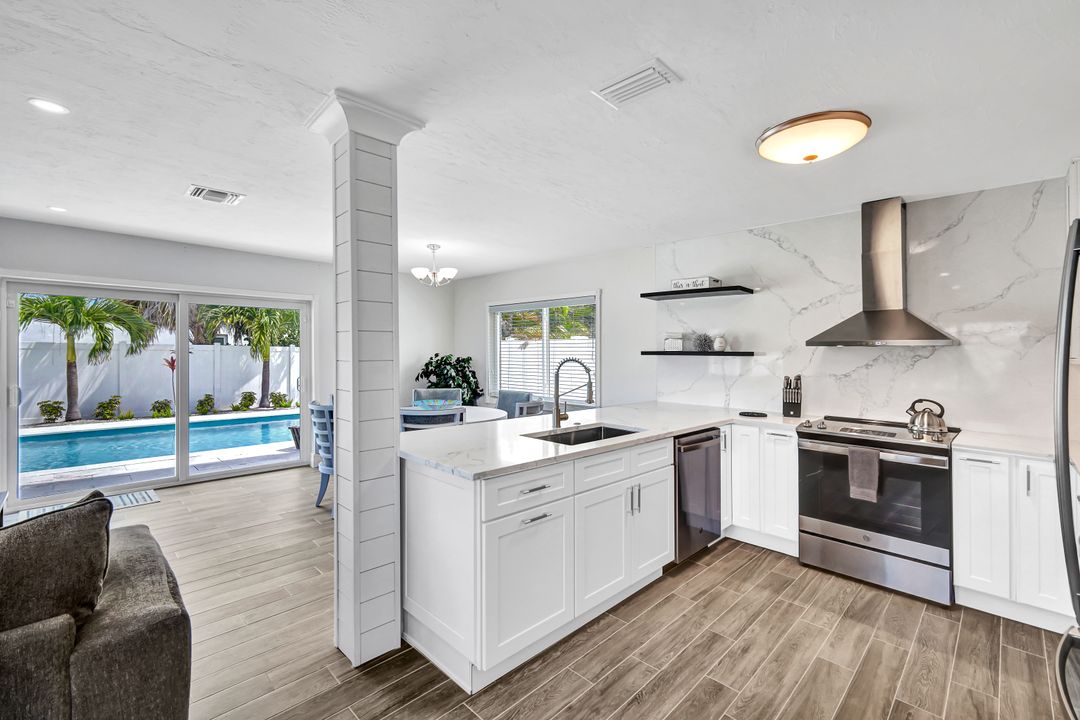 701 93rd Ave N, Naples, FL 34108