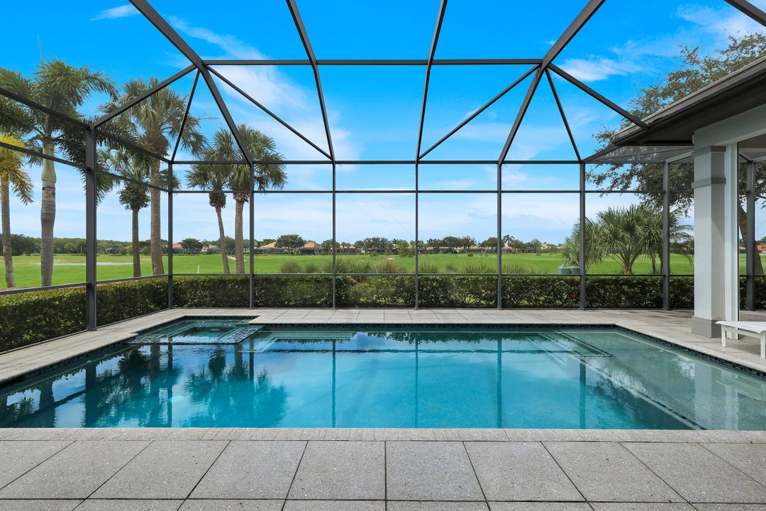 11907 Hedgestone Ct, Naples, FL 34120