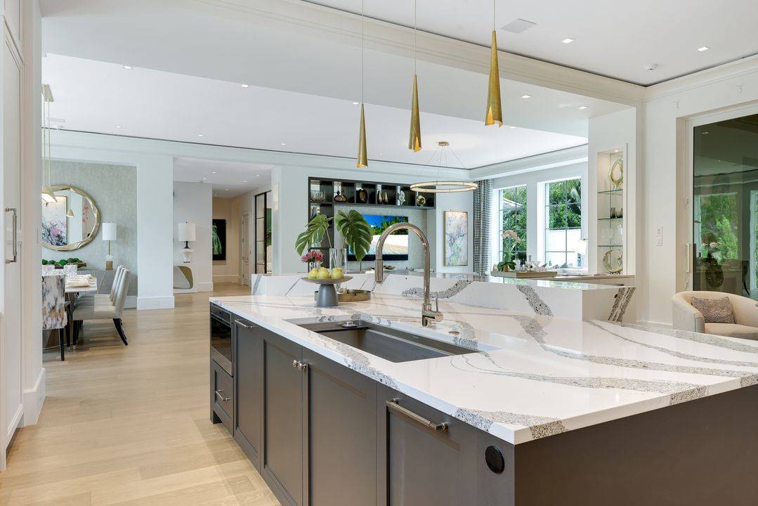 2075 Gordon Dr, Naples, FL 34102