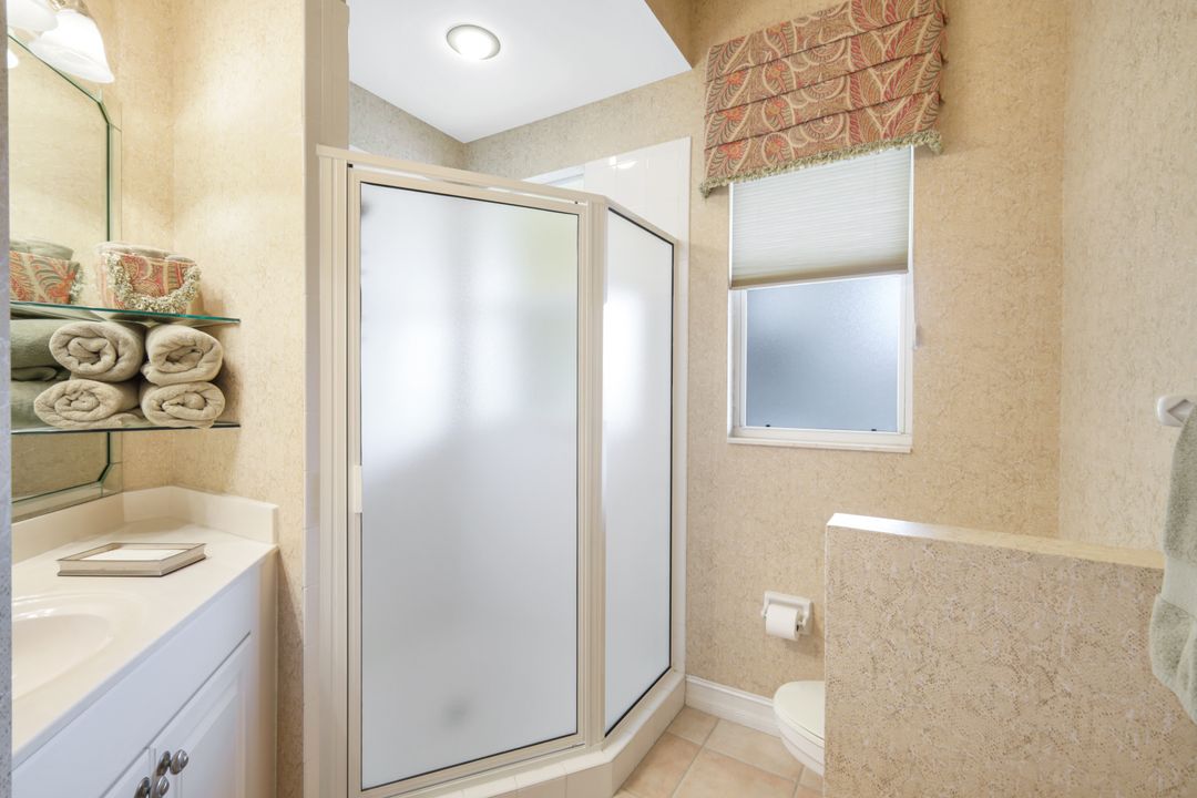 1880 Les Chateaux Blvd #201, Naples, FL 34109