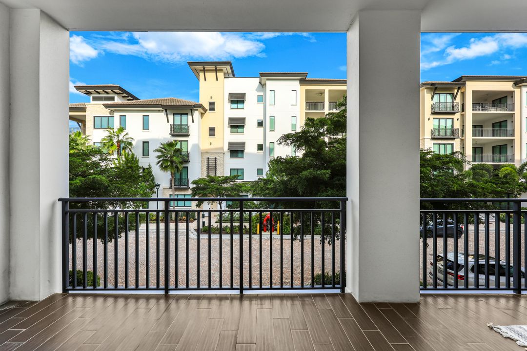 1030 3rd Ave S #215, Naples, FL 34102