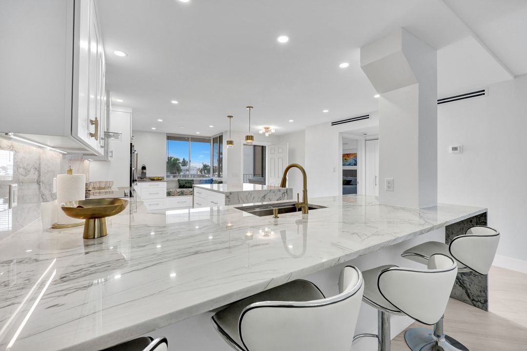 11118 Gulf Shore Dr #302, Naples, FL 34108