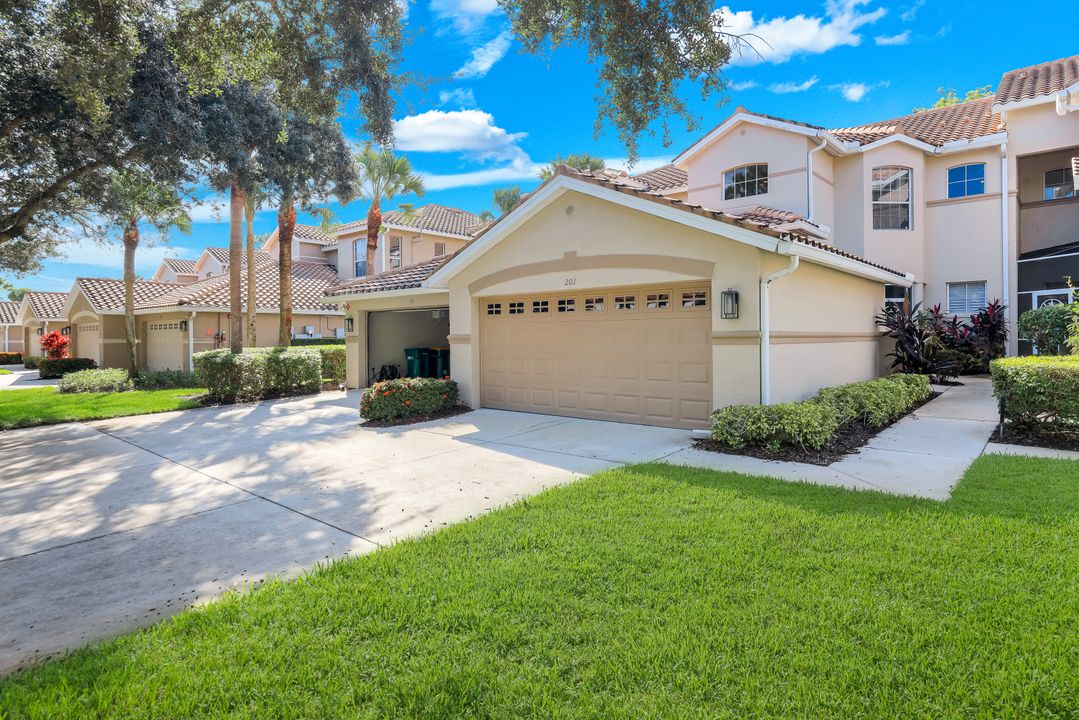 8470 Danbury Blvd #201, Naples, FL 34120