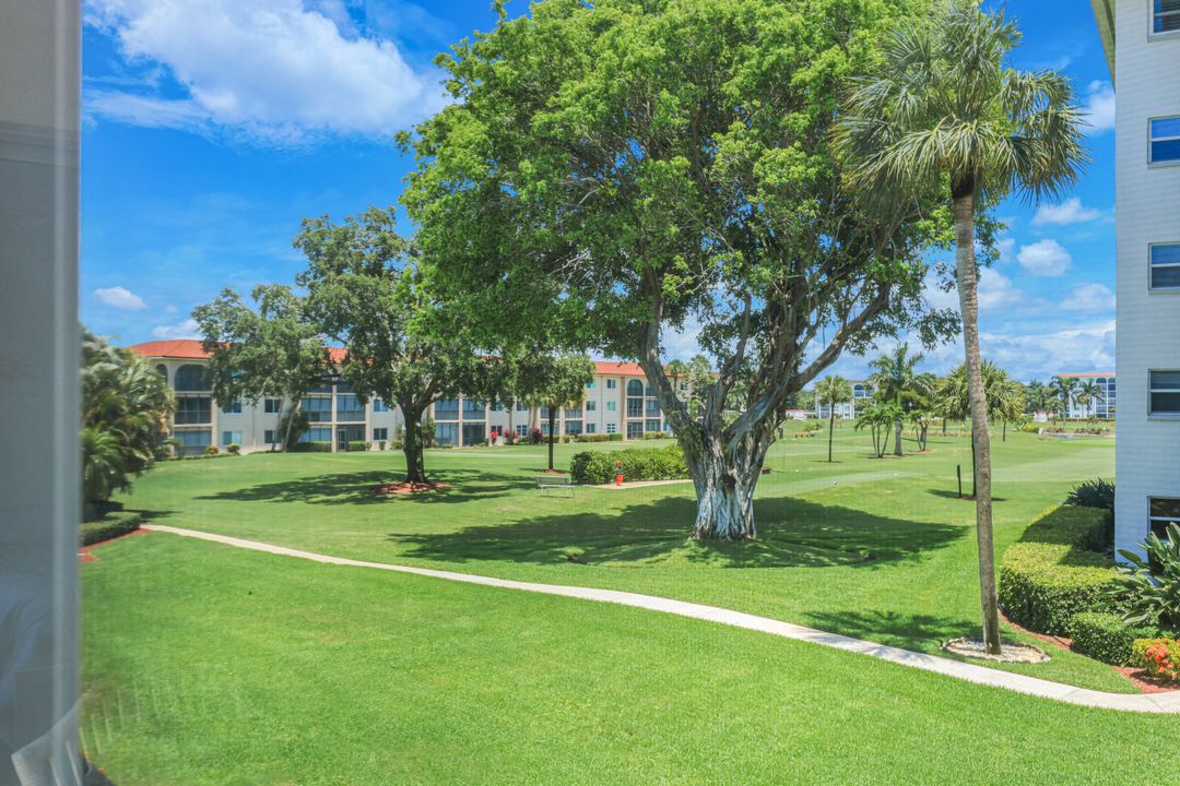 5 High Point Cir W #204, Naples, FL 34103