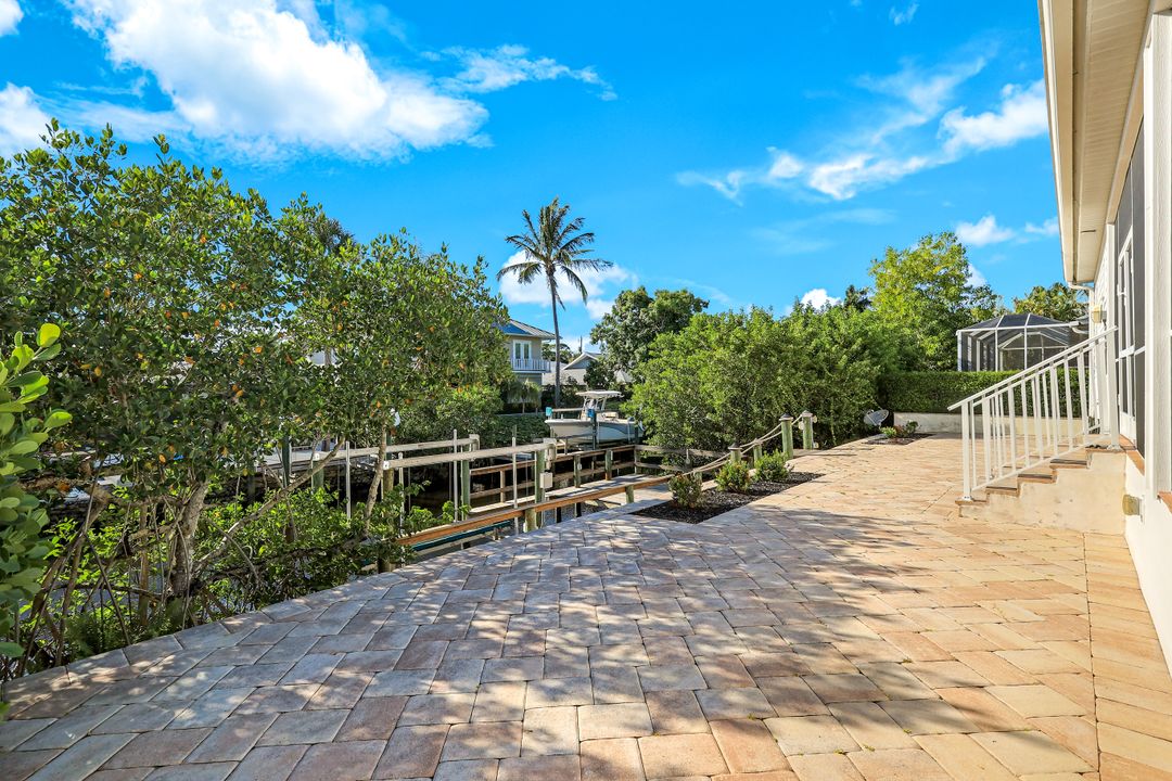 27080 Flamingo Dr, Bonita Springs, FL 34135