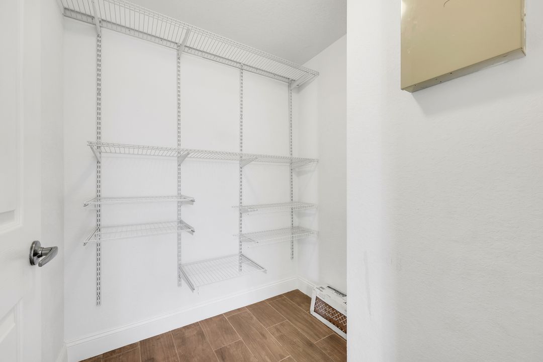 4620 St Croix Ln #911, Naples, FL 34109