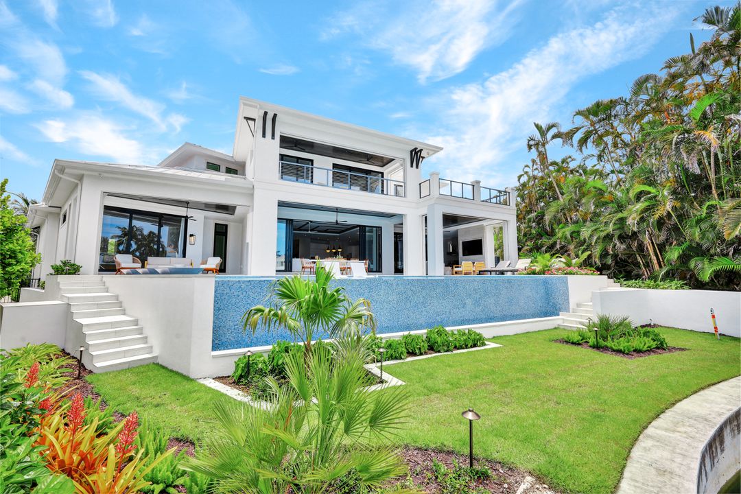 3401 Crayton Rd, Naples, FL 34102