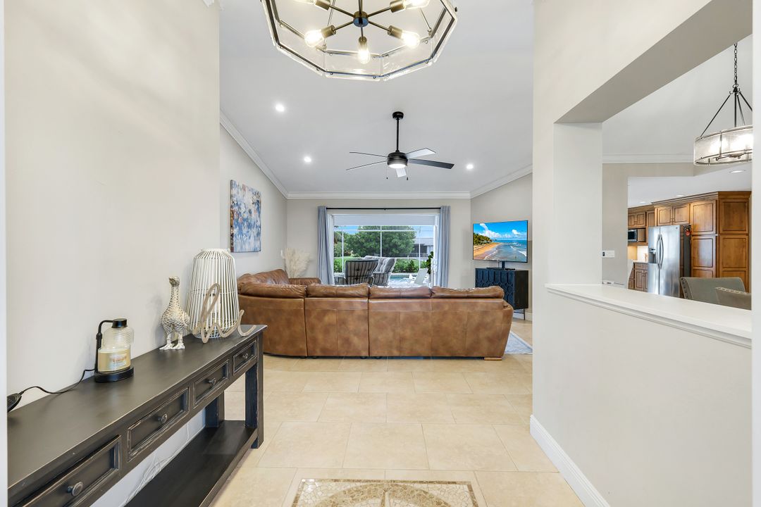 204 SE 20th Pl, Cape Coral, FL 33990