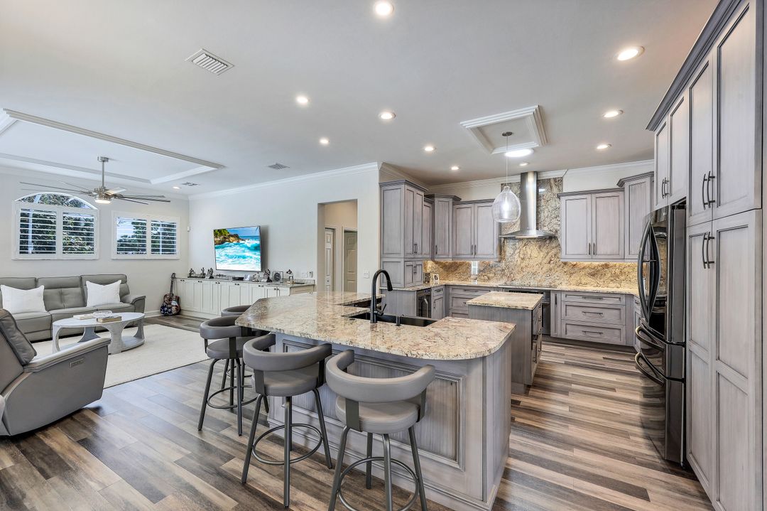 8392 Northhampton Ct, Naples, FL 34120