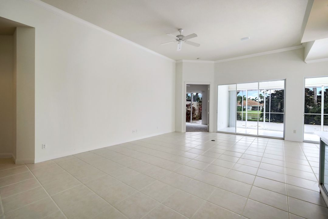 5304 Hawkesbury Way, Naples, FL 34119