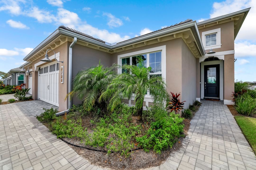 8878 Yucatan Ct, Naples, FL 34112