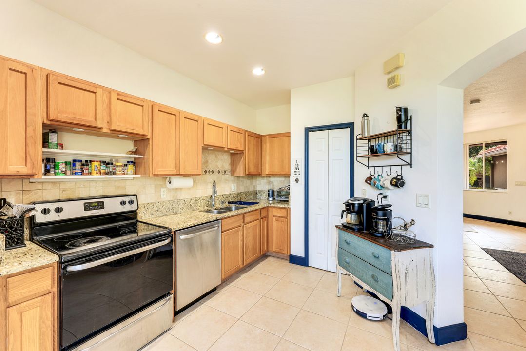 9683 Roundstone Cir, Fort Myers, FL 33967