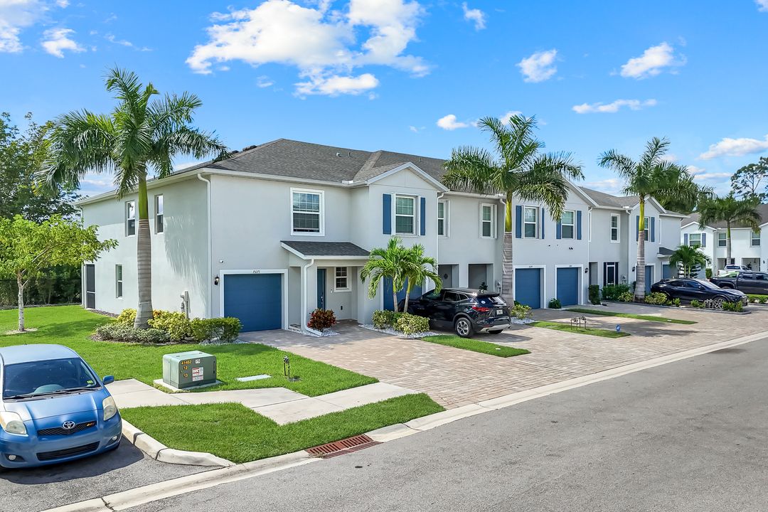 15171 Wildflower Cir, Naples, FL 34119