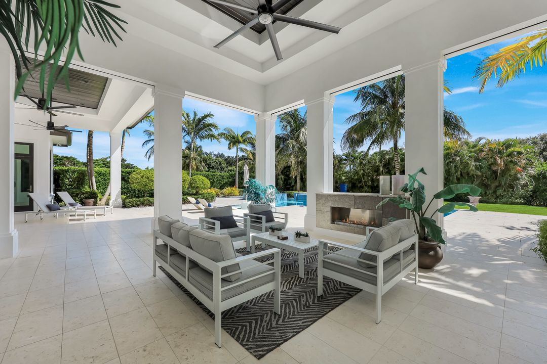 112 Hickory Rd, Naples, FL 34108