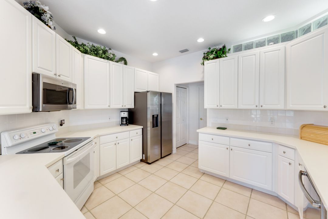5609 Harbour Cir, Cape Coral, FL 33914