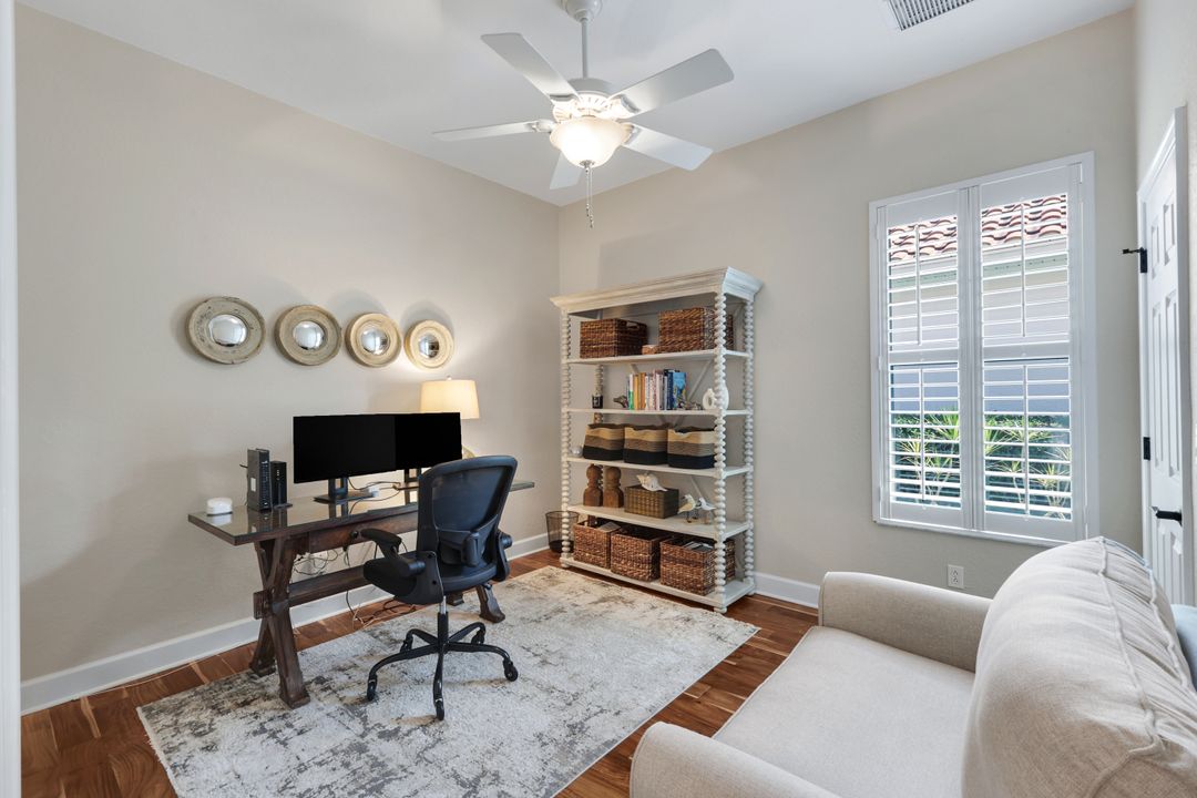 8223 Potomac Ln, Naples, FL 34104