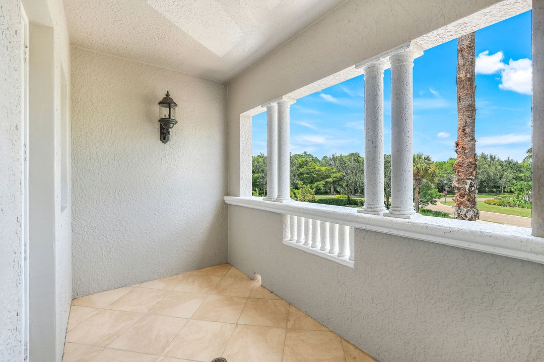 9242 Tesoro Ln #203, Naples, FL 34114