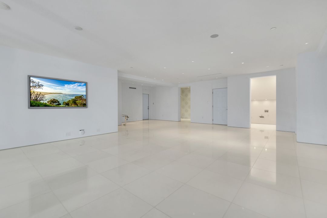 260 Channel Dr, Naples, FL 34108