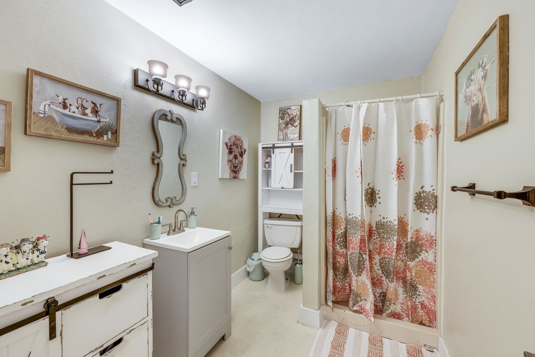 1007 Wilshire Dr, Fort Myers, FL 33919