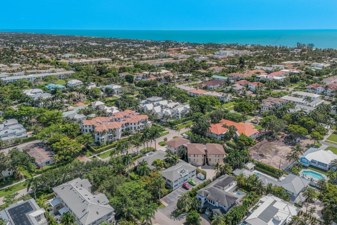 960 7th St S #105, Naples, FL 34102