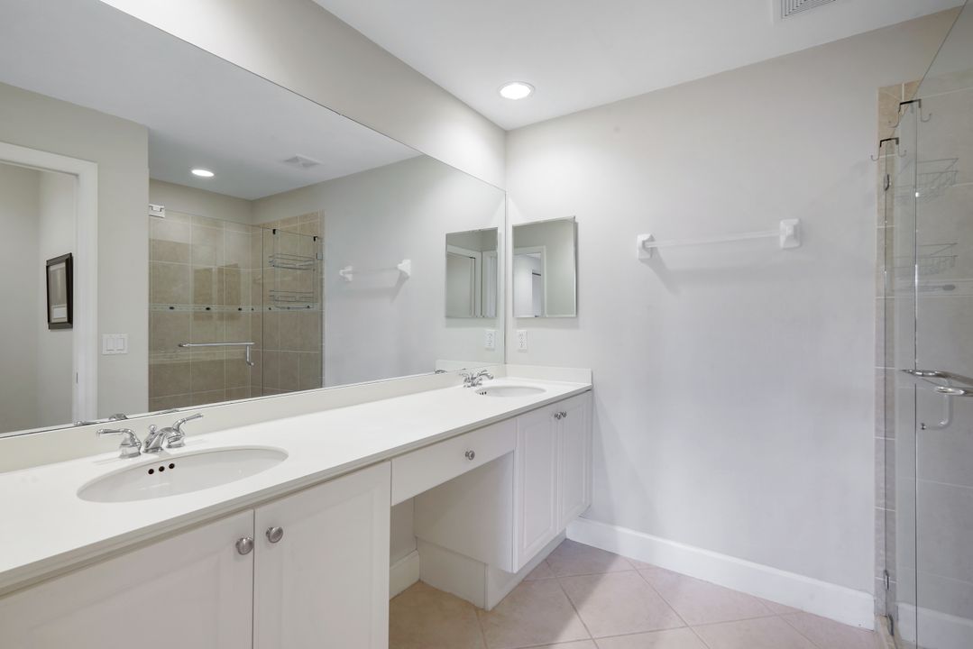 15040 Sterling Oaks Dr, Naples, FL 34110