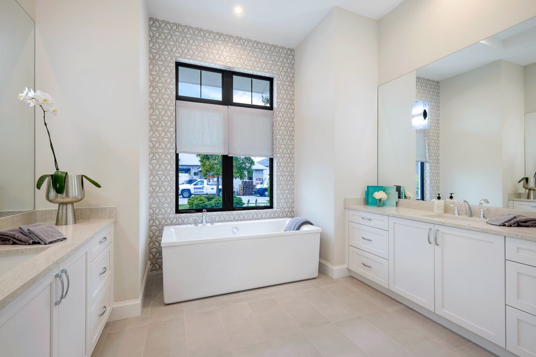 16724 Enclave Cir, Naples, FL 34110