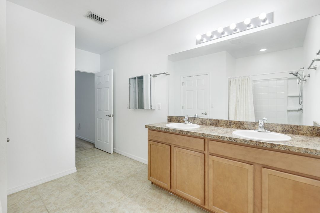 1323 SW 9th Ave, Cape Coral, FL 33991