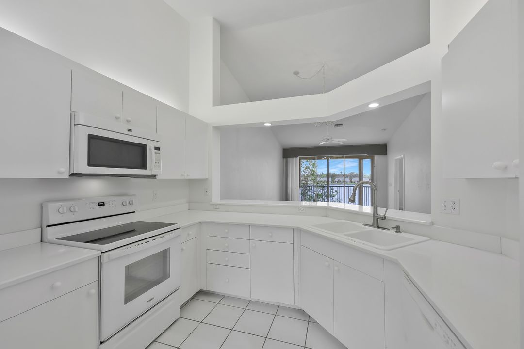3420 W Crown Pointe Blvd #202, Naples, FL 34112