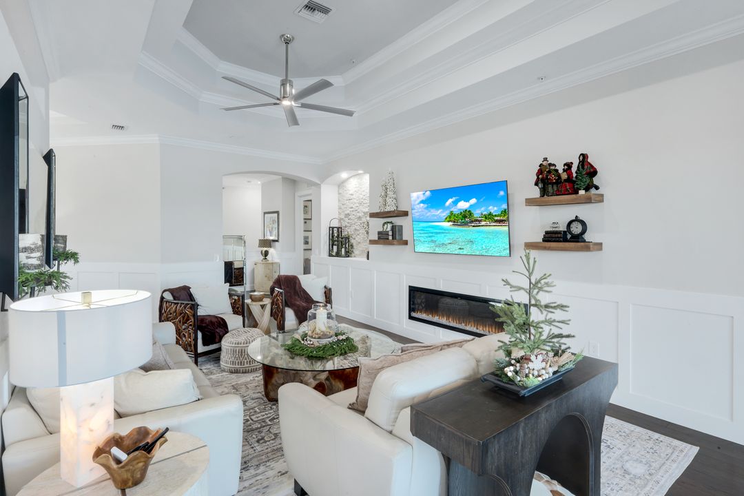 8783 Coastline Ct #202, Naples, FL 34120