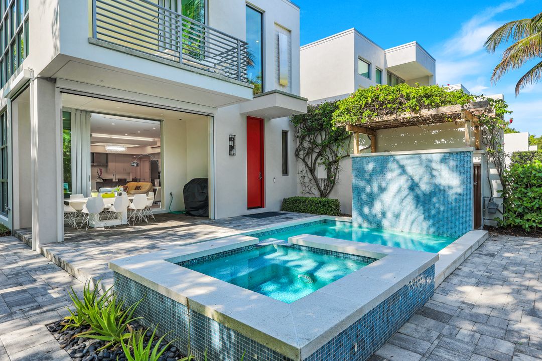 335 Banyan Blvd, Naples, FL 34102