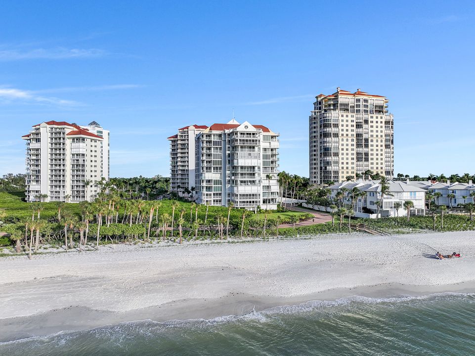 20 Seagate Dr #202, Naples, FL 34103