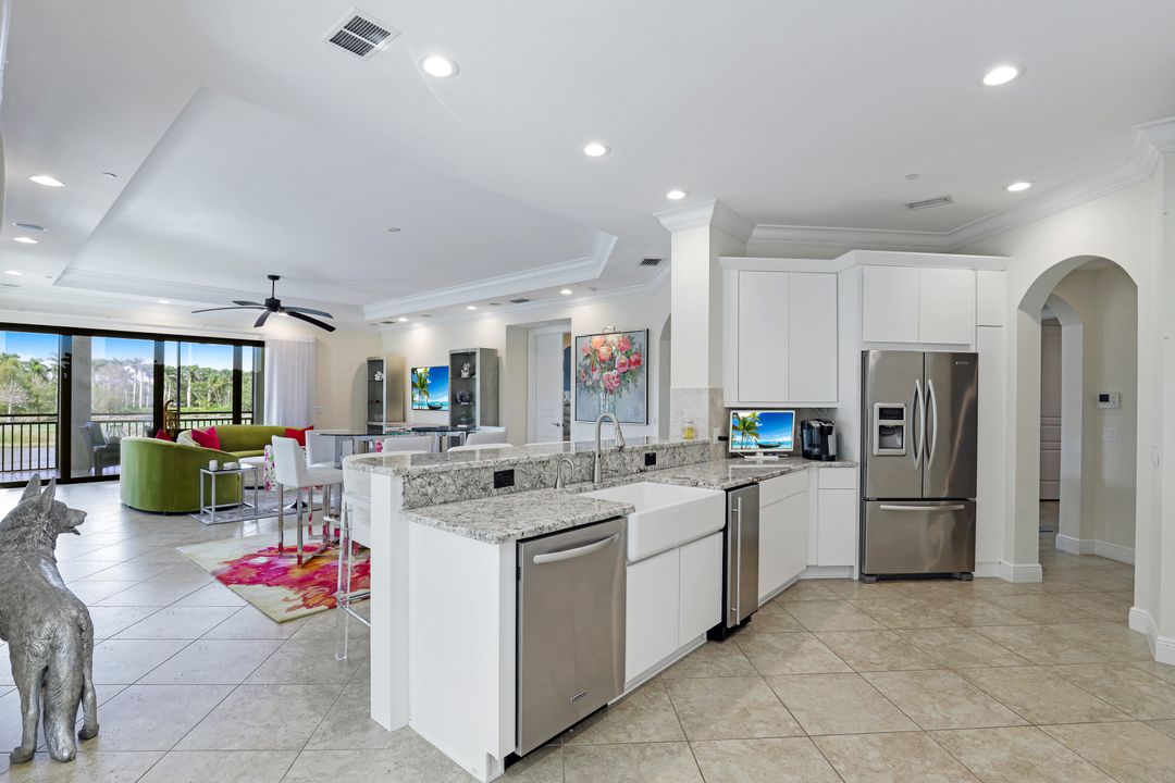 2555 Marquesa Royale Ln #1-101, Naples, FL 34109