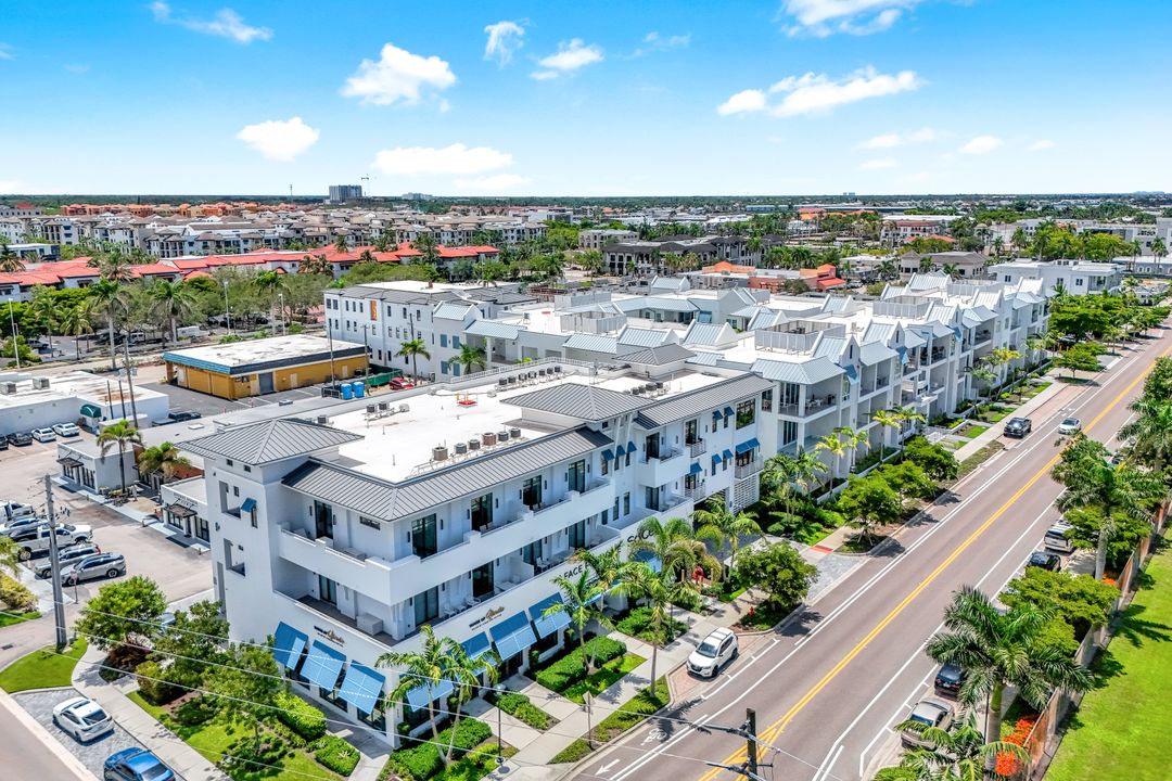 201 8th St S #308, Naples, FL 34102