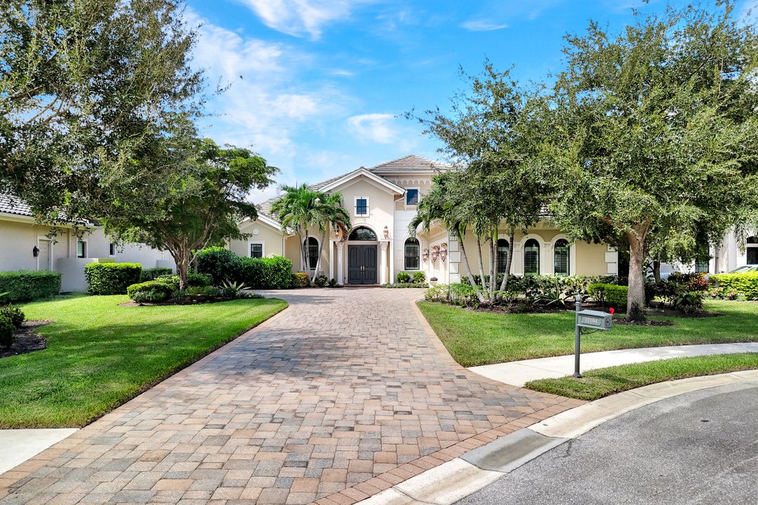 12194 Wicklow Ln, Naples, FL 34120