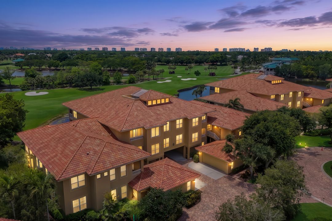 1895 Les Chateaux Blvd #302, Naples, FL 34109