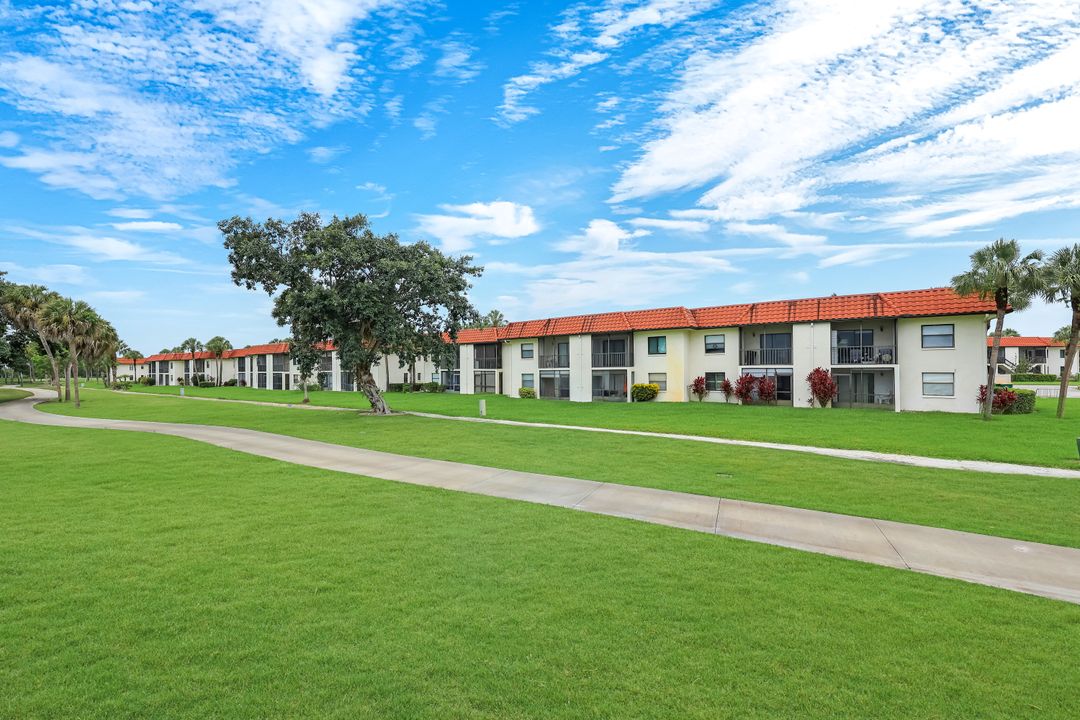 4338 27th Ct SW #204, Naples, FL 34116