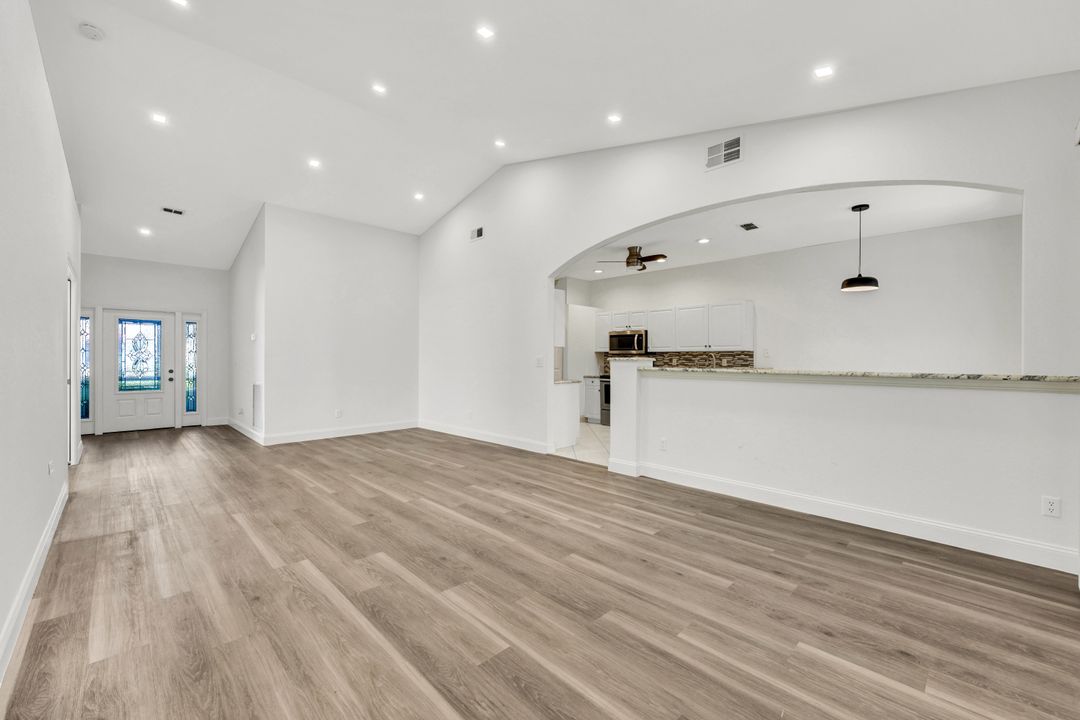 7488 Berkshire Pines Dr, Naples, FL 34104