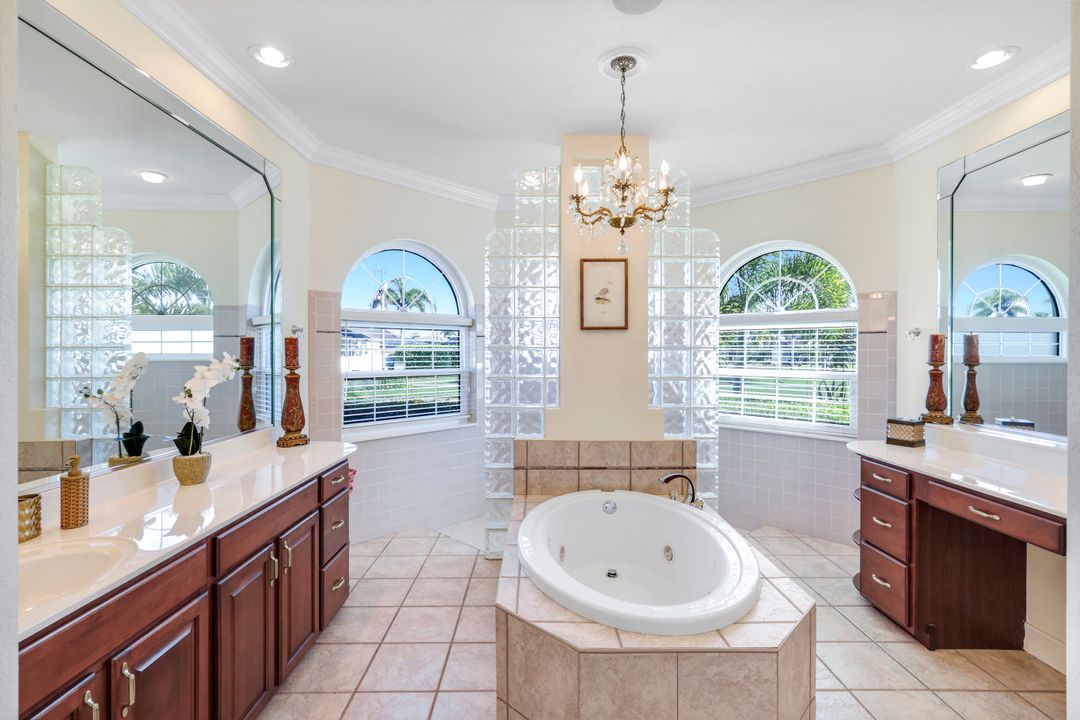 2022 El Dorado Pkwy W, Cape Coral, FL 33914