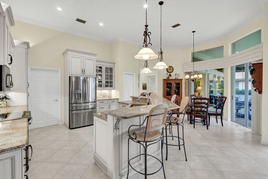 3750 Lakemont Dr, Bonita Springs, FL 34134