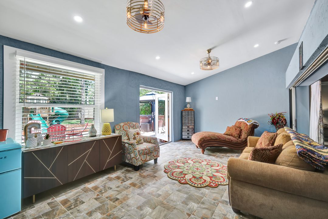 350 Henley Dr, Naples, FL 34104