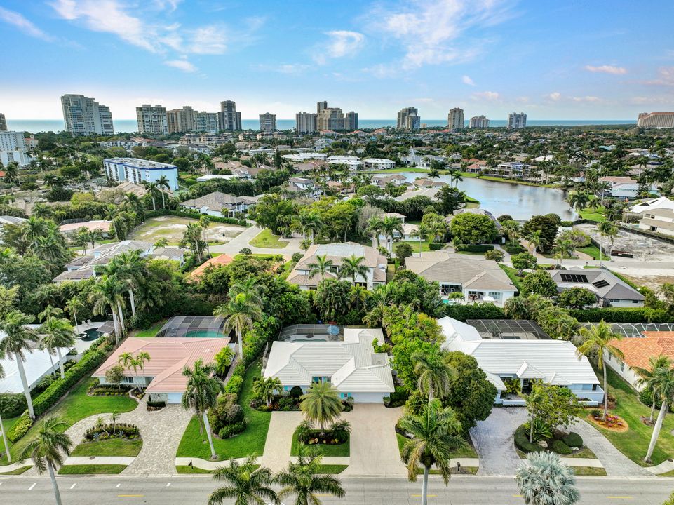 735 Old Trail Dr, Naples, FL 34103