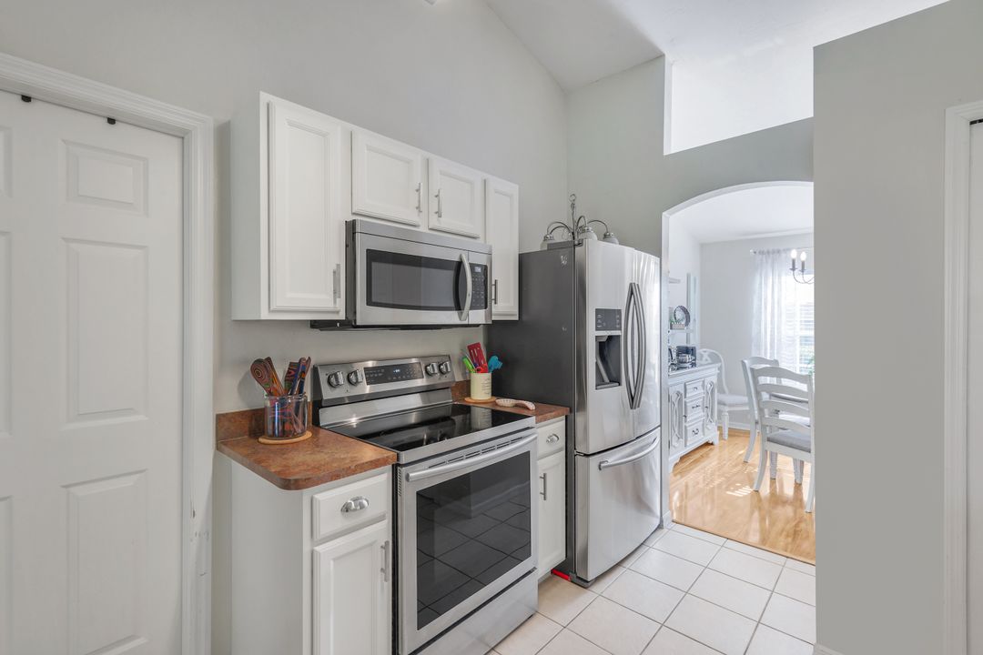 1006 NE 6th Pl, Cape Coral, FL 33909